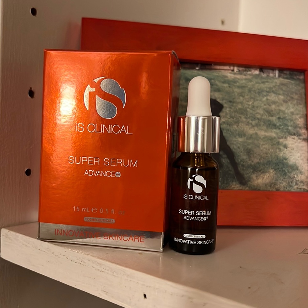 iS CLINICAL - SUPER SERUM ADVANCE + Vitamin C Serum.